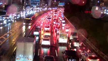 İstanbul'da trafik yoğunluğu yüzde 80'e ulaştı