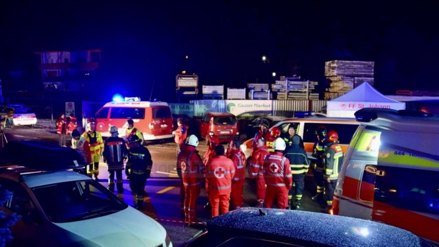 6 të vdekur dhe 11 të plagosur! Shoferi i dehur përplas grupin e turistëve në buzë të rrugës