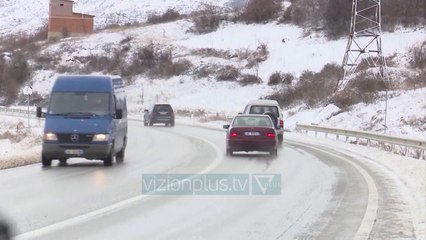 Bora dhe ngricat vështirësojnë qarkullimin në juglindje - News, Lajme - Vizion Plus