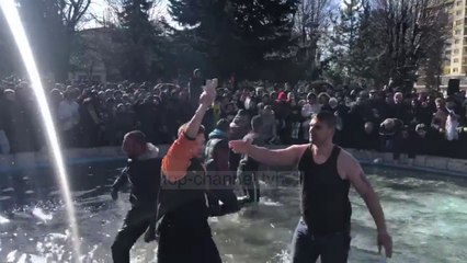 Në garë për kryqin! Dita e Ujit të Bekuar edhe në Korçë