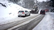 Kazdağları'nda yoğun kar yağışı ulaşımı olumsuz etkiliyor - BALIKESİR