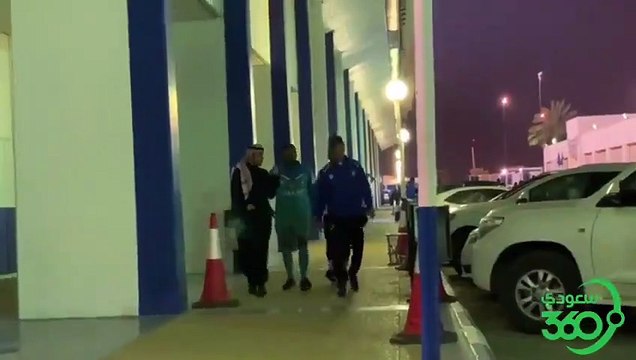 لحظة خروج مدرب الهلال رازفان ونجم الوسط كويلار من المؤتمر الصحفي الخاص بمواجهة الأهلي المؤجلة من الجولة 11 دوري محمد بن سلمان للمحترفين @a