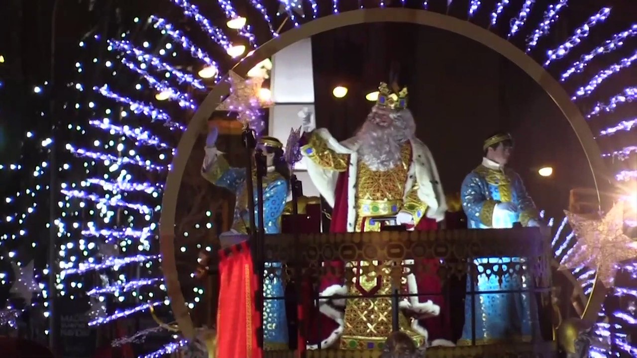 Celebran Día de Reyes Magos con desfile en Madrid