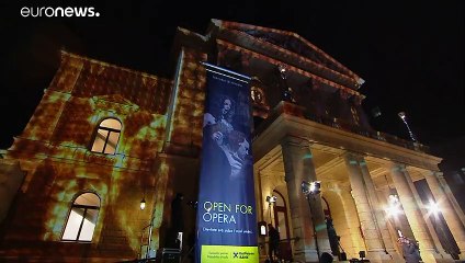 Επαναλειτουργεί η φημισμένη Όπερα της Πράγας