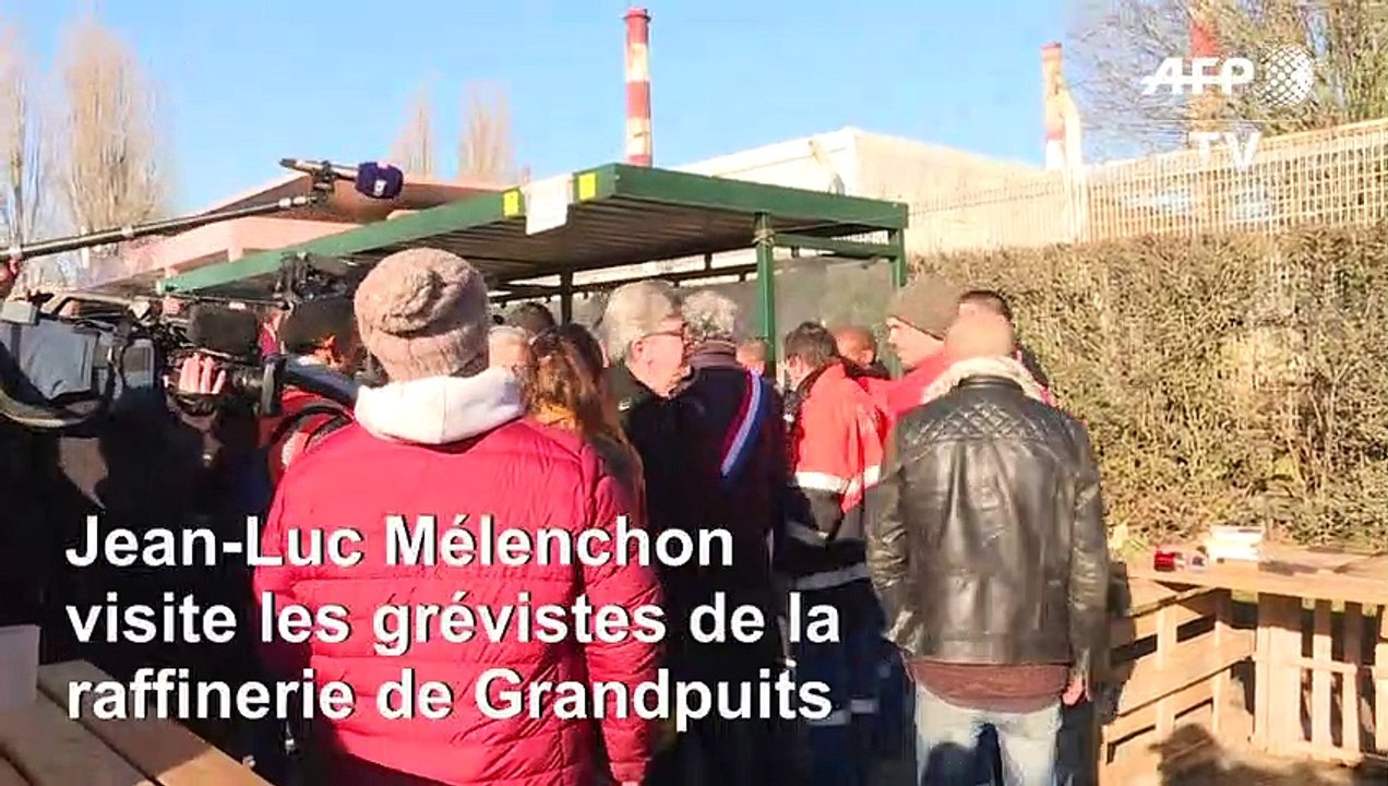 Jean-Luc Mélenchon rend visite aux grévistes de la raffinerie de Grandpuits