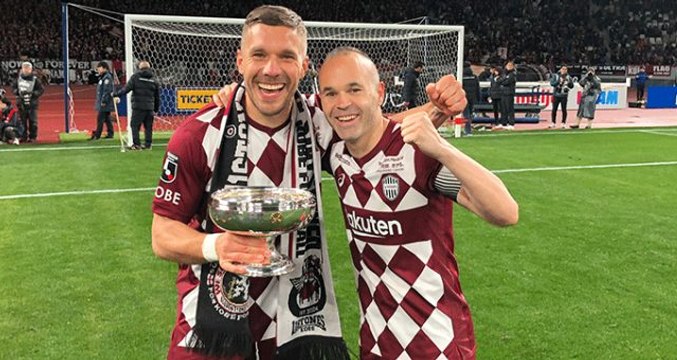 Lukas Podolski, Türkçe tweet atıp transfer iddialarını yalanladı!