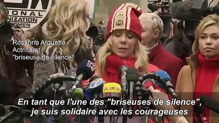 Les "briseuses de silence" dénoncent Weinstein comme un "prédateur violeur"