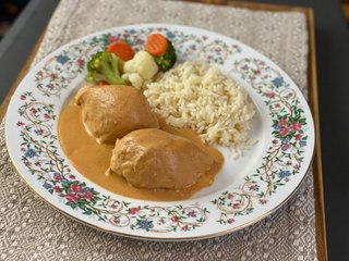 Pollo en salsa de nuez - María Leticia Garza Galván - 2do Lugar Salado