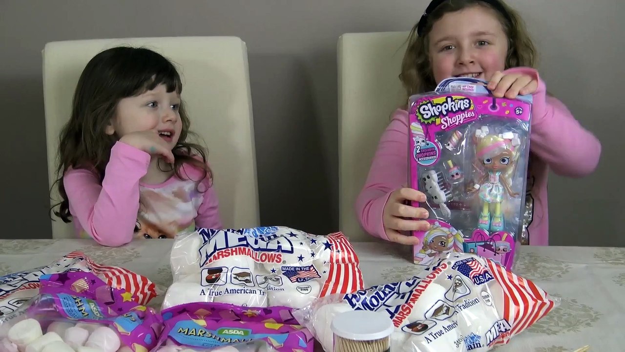 Fazendo um Castelo de Marshmallow dos Shopkins e Shopkins Shoppies Bonecas Sortidas