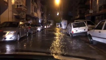 Mersin'de sağanak ve fırtına hayatı olumsuz etkiliyor