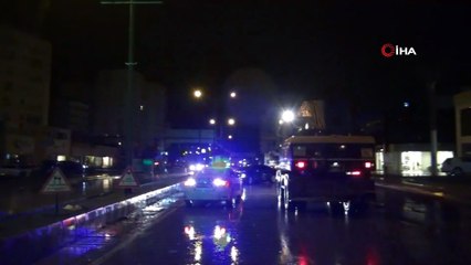 Mersin'de cadde ve sokaklar sular altında kaldı