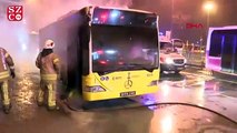Kadıköy'de belediye otobüsü alev alev yandı