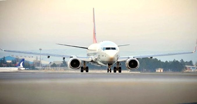 Son dakika: Sabiha Gökçen Havalimanı'nda yolcu uçağı pistten çıktı