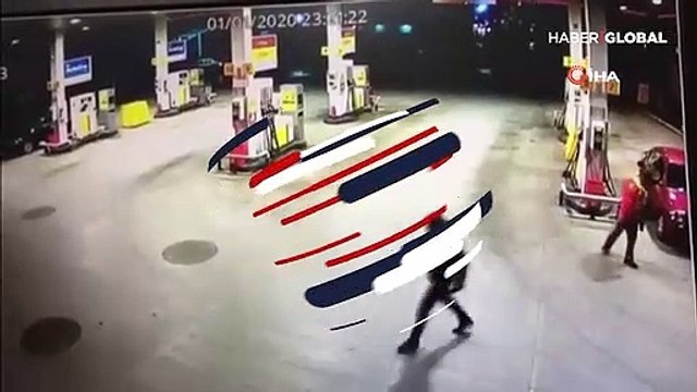 Kontrolden çıktı bir anda benzin istasyonuna daldı