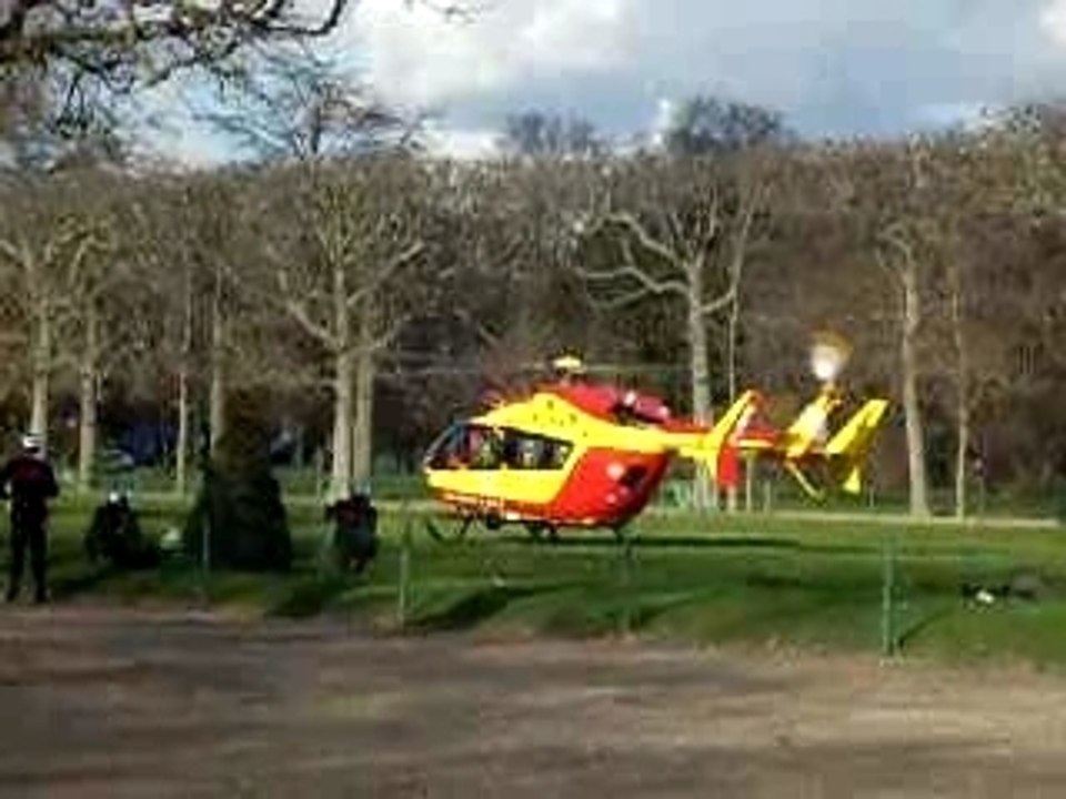 décollage hélicoptère champ de mars