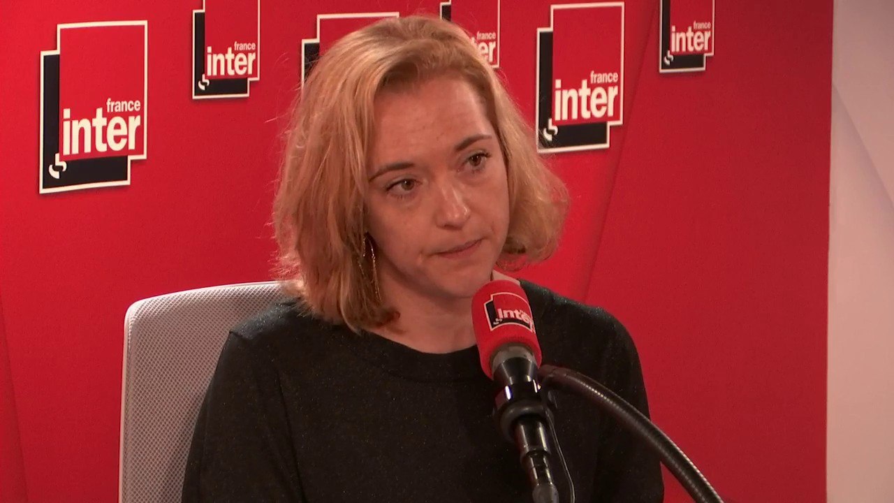 Chloé Verlhac, veuve du dessinateur Tignous, raconte comment personne n'a voulu lui annoncer la mort du dessinateur de Charlie Hebdo : "C'est moi qui demande 'est-ce qu'il est mort'. Dans les regards que je croise, il y a Luz, qui hoche la tête"