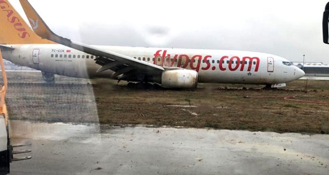 Son dakika: Sabiha Gökçen Havalimanı'nda yolcu uçağı pistten çıktı! Havalimanı uçuşlara kapatıldı