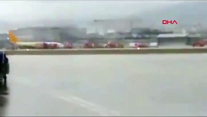 Sabiha Gökçen Havalimanı'nda uçak pistten çıktı