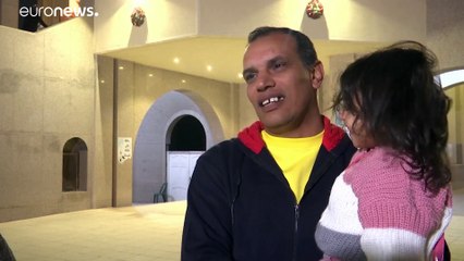 شاهد: أقباط مصر يحتفلون بعيد الميلاد في حضور السيسي