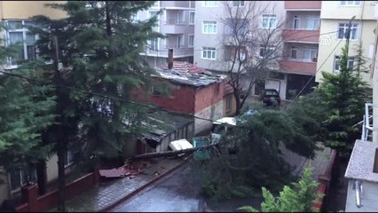 İstanbul'da fırtına ve yağış etkisini sürdürüyor