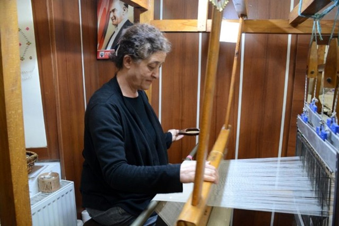 Hobi olarak başladığı keten dokumayı ticarete dönüştürdü