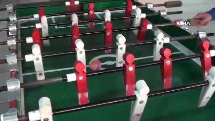 Okullarında spor salonu olmayınca atık malzemelerden langırt yaptılar