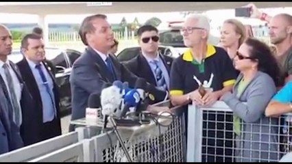 Bolsonaro diz que jornalistas são "espécie em extinção"