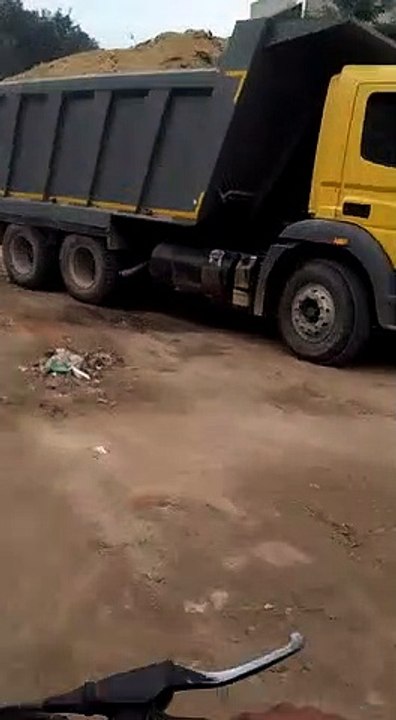इटावा में एडी़डी के आदेश की अवहेलना, प्रशासन के सामने हो रहा अवैध खनन