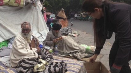 Los sintecho de Delhi prefieren la calle a los refugios pese a frío histórico
