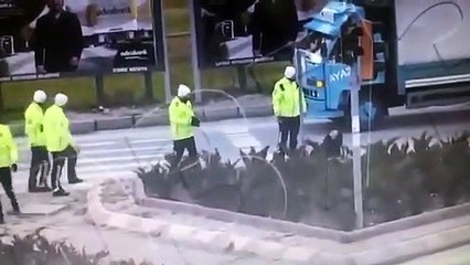 Emniyet, darp iddiasına bu videoyla yanıt verdi