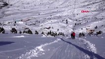 Karaman'da pekmezli karla kayak sezonu açılışı