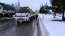 Yoğun kar yağışı nedeniyle kapanan Konya - Antalya yolu 12 saat sonra trafiğe açıldı
