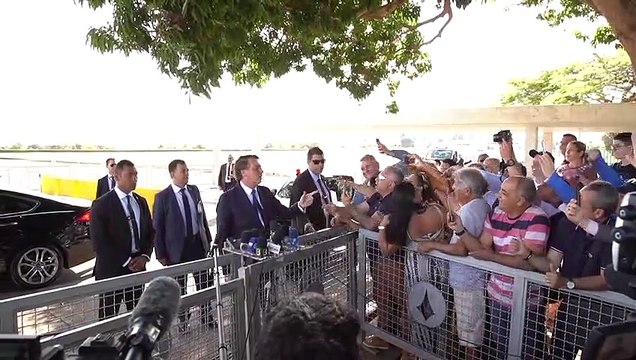 Bolsonaro contro i giornalisti: Siete una specie in via d'estinzione!