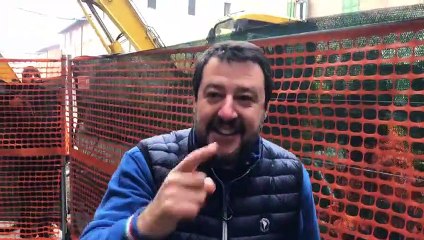 Salvini - Come vedo una ruspa mi emoziono! (07.01.20)