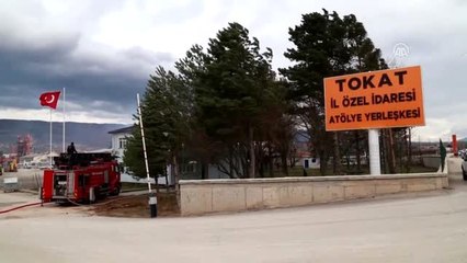 İl Özel İdaresi atölyesinin çatısında çıkan yangın hasara neden oldu - TOKAT