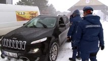 Uludağ'da Kar Şiddetini Arttırdı...Zincirsiz Araç Geçişine İzin Verilmiyor