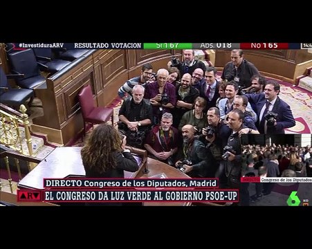 Ferreras adorna con música épica los gritos podemitas de 'Sí, se puede' de las bancadas socialista y comunista tras la pírrica victoria de Sánchez