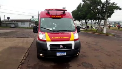 Motociclista fica ferido ao atingir caminhonete na Avenida Brasil