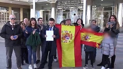 Decenas de personas acuden a los juzgados de plaza Castilla para apoyar a Antonio, el 'h´eroe de ferraz'