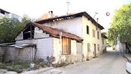 Pamukkale'de metruk binaların yıkımına devam ediliyor