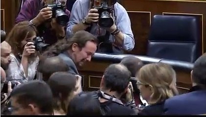 Iglesias llorando tras la investidura