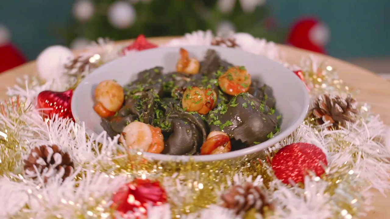 Raviolis à l’encre de seiche et leurs Saint-Jacques