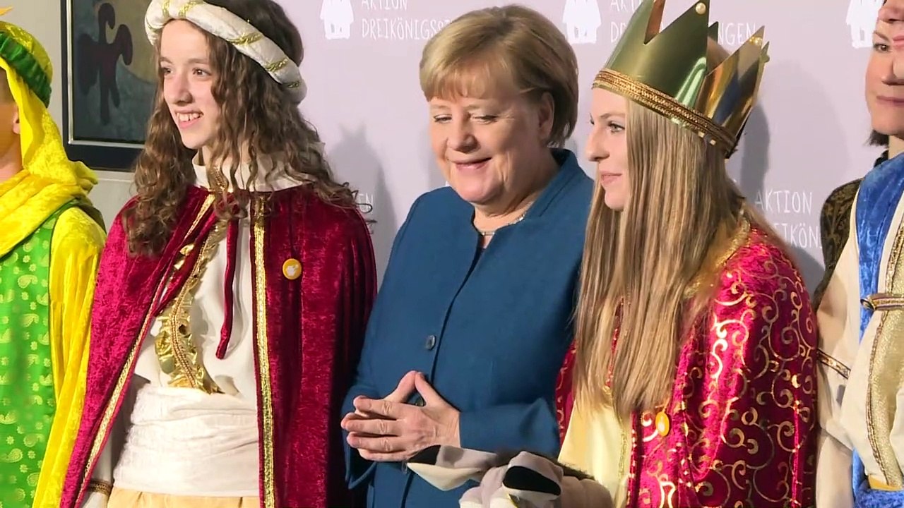 Merkel verspricht Sternsingern 'Arbeit für den Frieden'