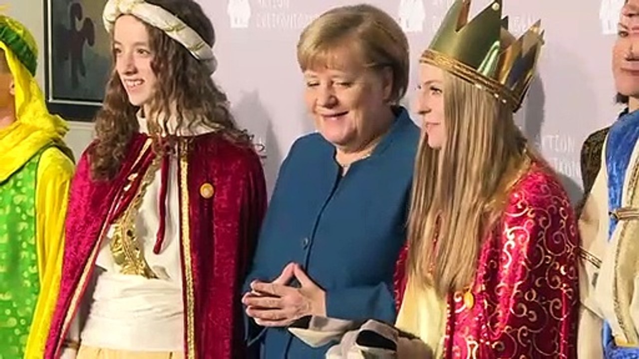 Merkel verspricht Sternsingern 'Arbeit für den Frieden'