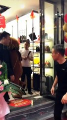 A bear who likes to watch is liked ep 2