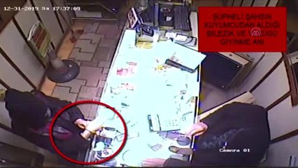 Kuyumcuya biber gazı sıkarak altın çalan kadın yakalandı