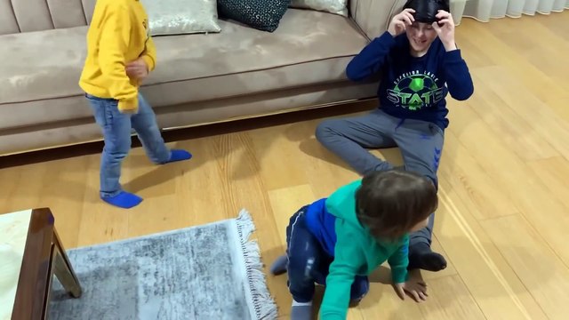 Yusuf Fatih selim ve Enes körebe oynuyor Gözleri kapalı birbirlerini yakalayabilecekler mi acaba