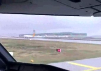 Uçağın pistten çıkma anı kamerada