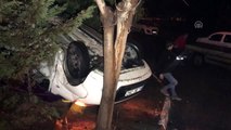 Hafif ticari araçla polis otosu çarpıştı: 2 yaralı