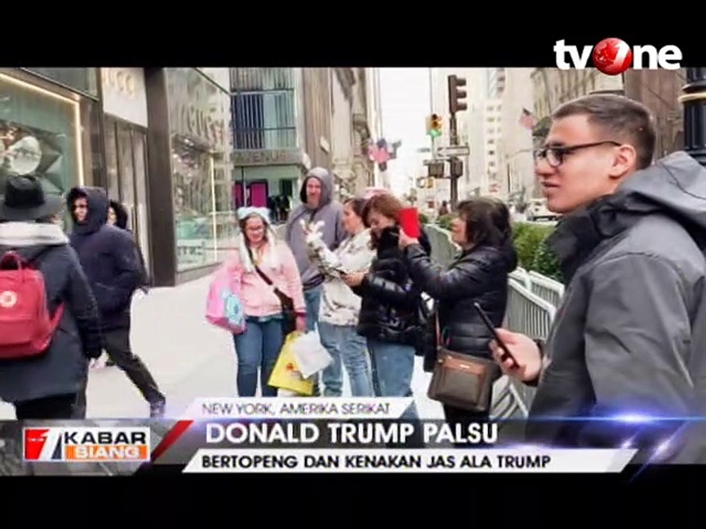 Aksi Trump Palsu di Depan Trump Tower